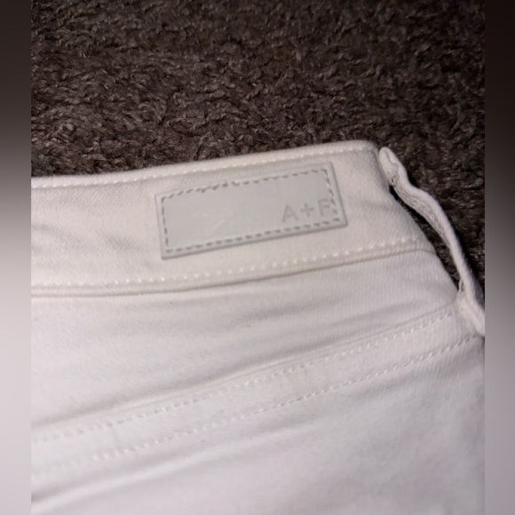 Abercrombie and Fitch Harper Distressed White Jeans - Picture 4 of 4